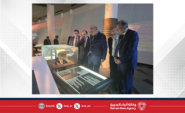 وفد من مجلس المستشارين المغربي يزور معرض صرح الميثاق الوطني